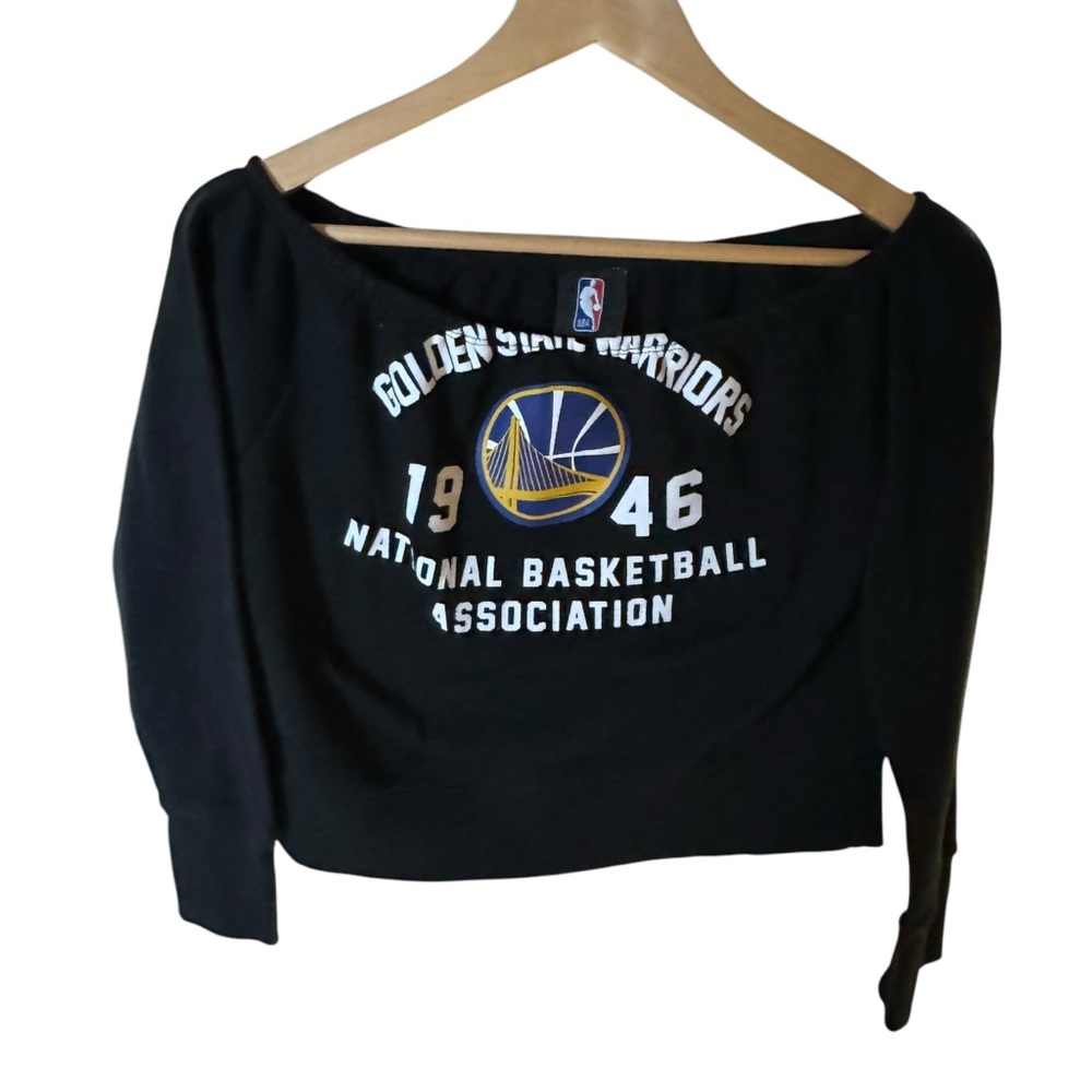 NBA Golden State Warriors black cropped womens
Sweatshirt‎ size small.